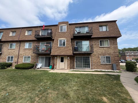 Photo of 9428 Bay Colony Drive #1S, Des Plaines, IL 60016 (MLS # 12715746)