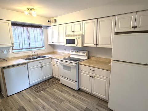 Tiny photo for 9428 Bay Colony Drive #1S, Des Plaines, IL 60016 (MLS # 12715746)