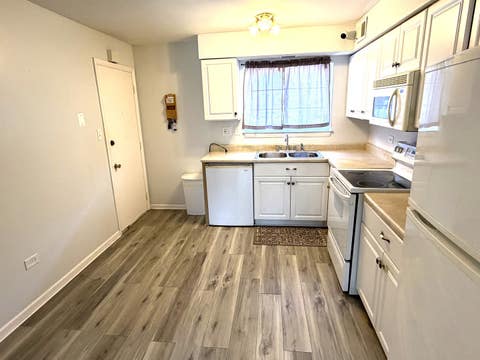 Tiny photo for 9428 Bay Colony Drive #1S, Des Plaines, IL 60016 (MLS # 12715746)