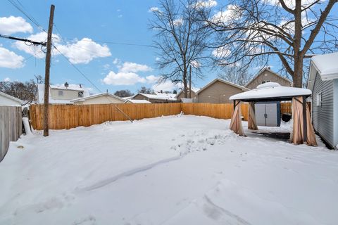 Tiny photo for 541 Charles Street, Aurora, IL 60506 (MLS # 12536639)