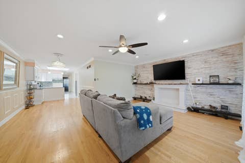 Tiny photo for 2922 W Nelson Street, Chicago, IL 60618 (MLS # 12717334)
