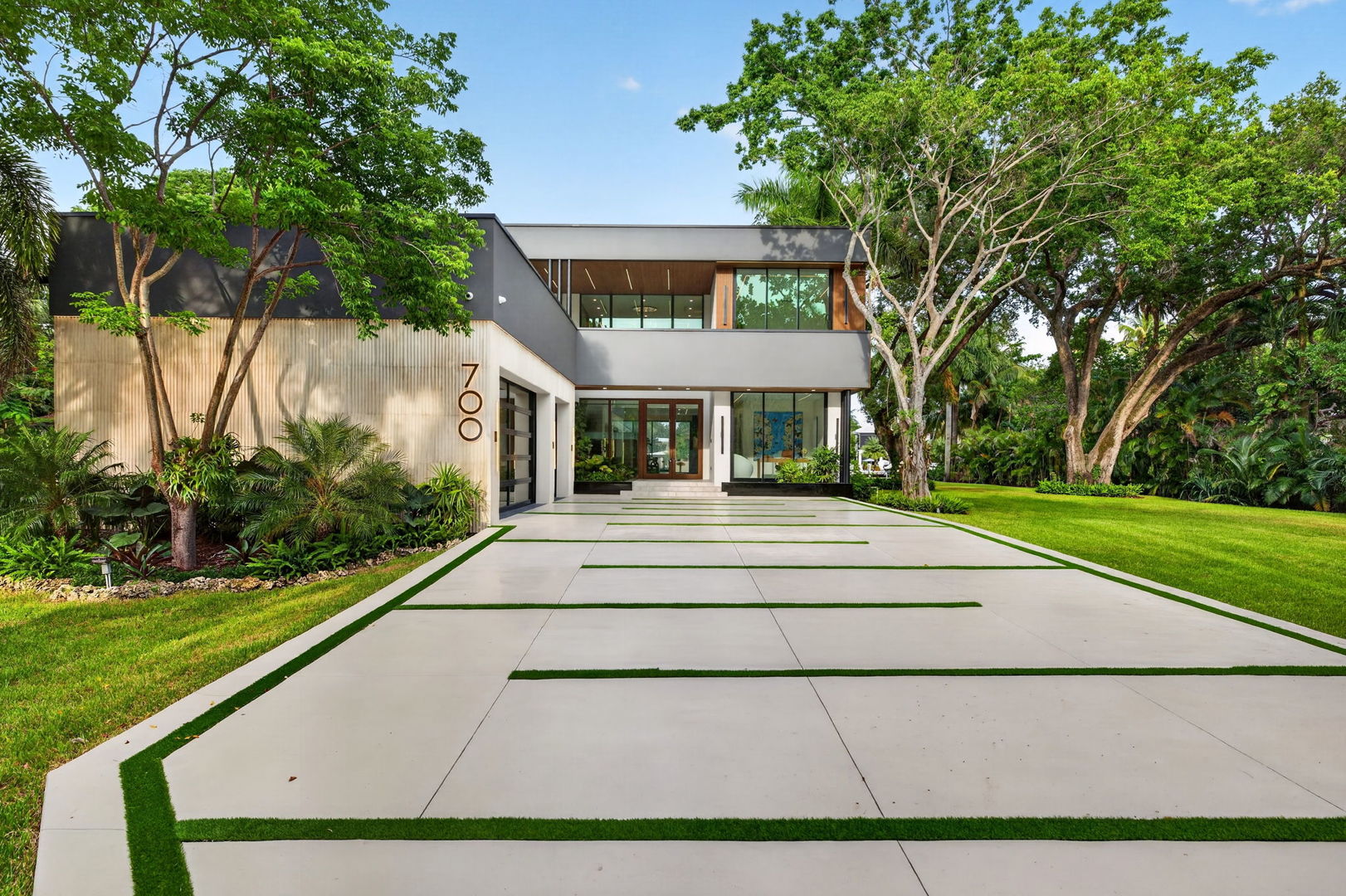 700 SW 12th Avenue