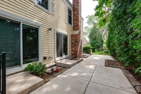 Tiny photo for 9 The Court of Lagoon View Vw, Northbrook, IL 60062 (MLS # 12524242)