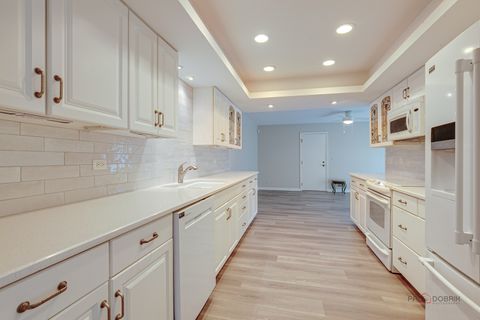 Tiny photo for 9 The Court of Lagoon View Vw, Northbrook, IL 60062 (MLS # 12524242)