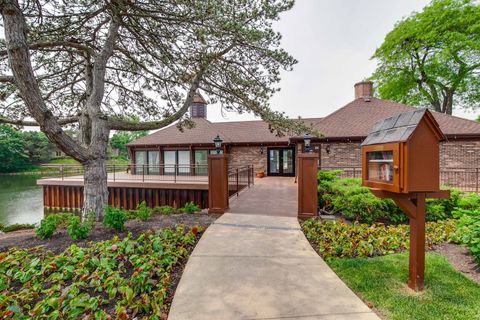 Tiny photo for 9 The Court of Lagoon View Vw, Northbrook, IL 60062 (MLS # 12524242)