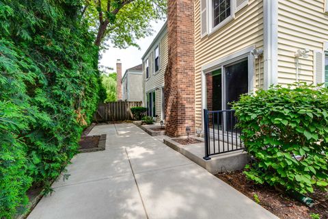 Tiny photo for 9 The Court of Lagoon View Vw, Northbrook, IL 60062 (MLS # 12524242)
