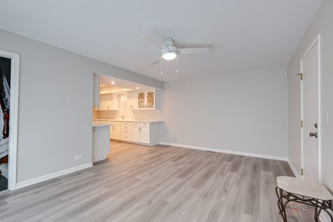Tiny photo for 9 The Court of Lagoon View Vw, Northbrook, IL 60062 (MLS # 12524242)