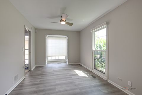 Tiny photo for 9 The Court of Lagoon View Vw, Northbrook, IL 60062 (MLS # 12524242)