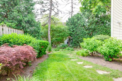 Tiny photo for 9 The Court of Lagoon View Vw, Northbrook, IL 60062 (MLS # 12524242)