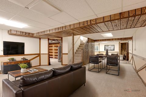 Tiny photo for 9 The Court of Lagoon View Vw, Northbrook, IL 60062 (MLS # 12524242)