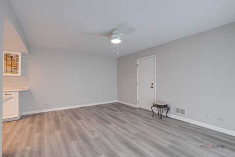 Tiny photo for 9 The Court of Lagoon View Vw, Northbrook, IL 60062 (MLS # 12524242)