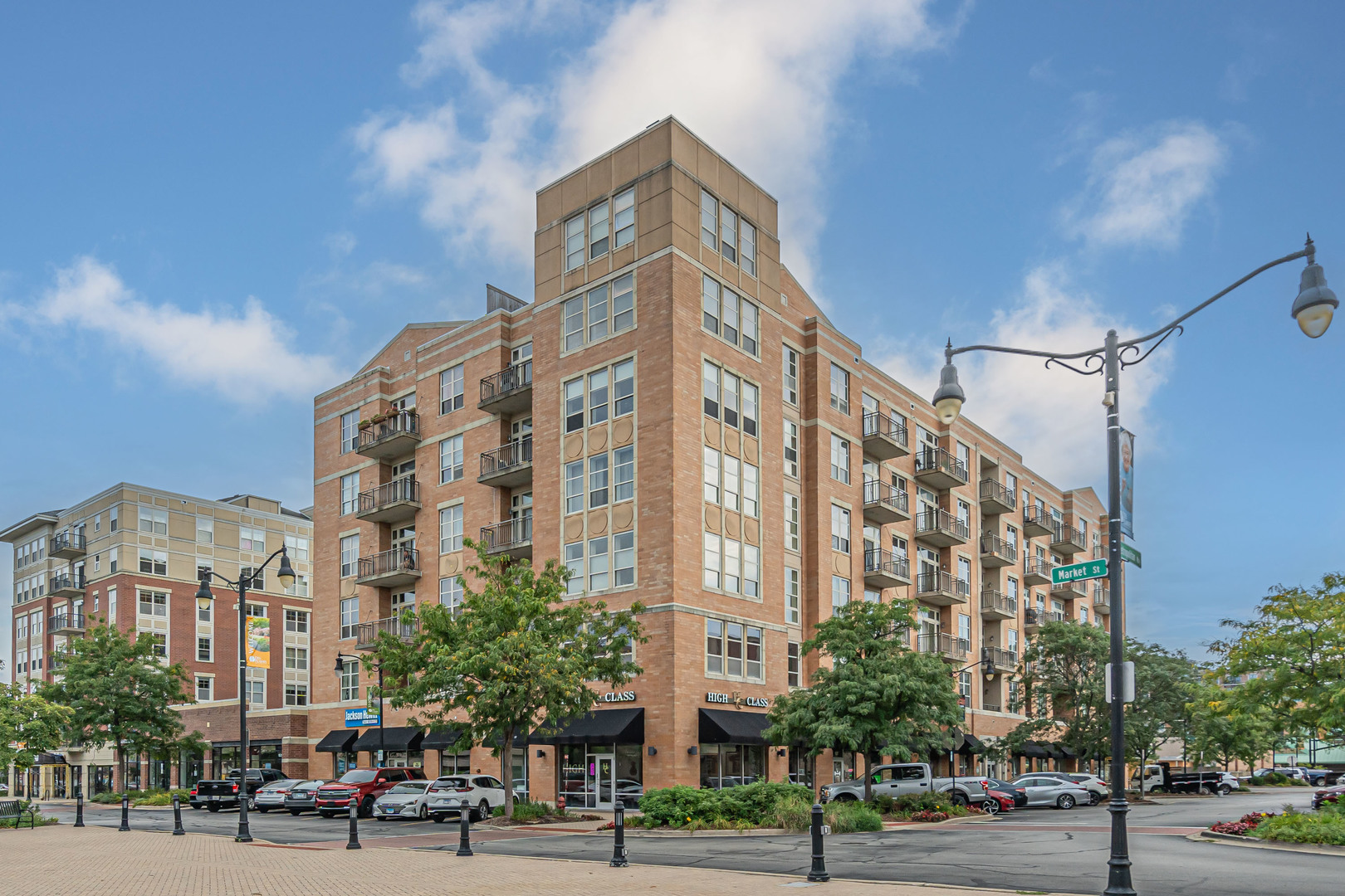 647 Metropolitan Way Unit 508, Des Plaines, IL 60016 — MLS #12681767 — Main listing photo