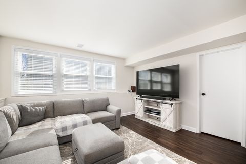 Tiny photo for 314 Sutherland Lane, Bloomingdale, IL 60108 (MLS # 12591315)