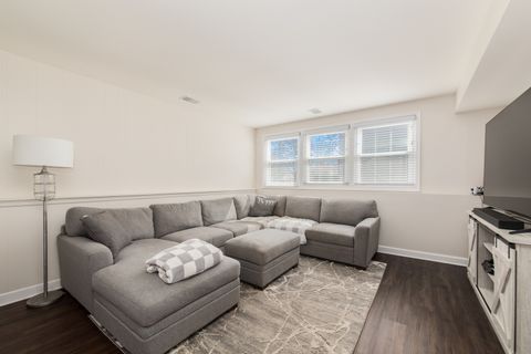 Tiny photo for 314 Sutherland Lane, Bloomingdale, IL 60108 (MLS # 12591315)