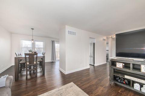 Tiny photo for 314 Sutherland Lane, Bloomingdale, IL 60108 (MLS # 12591315)