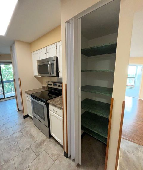 Tiny photo for 600 Naples Court #510, Glenview, IL 60025 (MLS # 12523217)