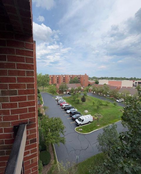 Tiny photo for 600 Naples Court #510, Glenview, IL 60025 (MLS # 12523217)