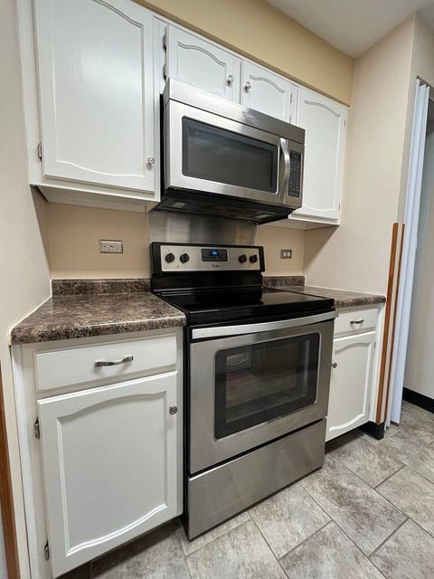 Tiny photo for 600 Naples Court #510, Glenview, IL 60025 (MLS # 12523217)