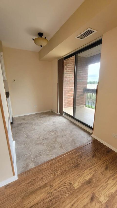 Tiny photo for 600 Naples Court #510, Glenview, IL 60025 (MLS # 12523217)