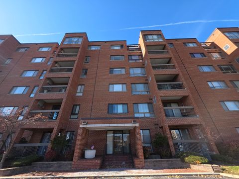 Photo of 600 Naples Court #510, Glenview, IL 60025 (MLS # 12523217)