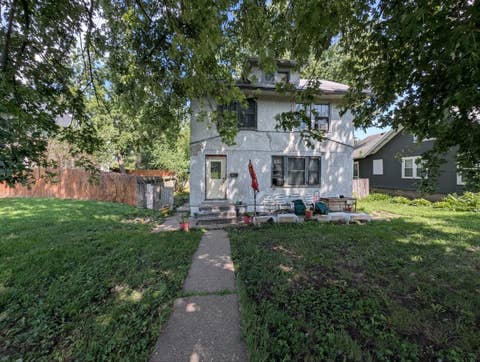 Photo of 1705 Bridge Avenue, Davenport, IA 52803 (MLS # 12715135)