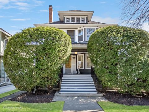 Photo of 632 N Ridgeland Avenue, Oak Park, IL 60302 (MLS # 12593421)