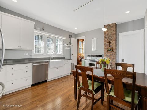 Tiny photo for 632 N Ridgeland Avenue, Oak Park, IL 60302 (MLS # 12593421)