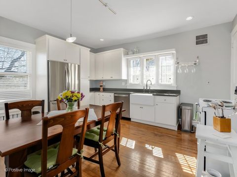 Tiny photo for 632 N Ridgeland Avenue, Oak Park, IL 60302 (MLS # 12593421)