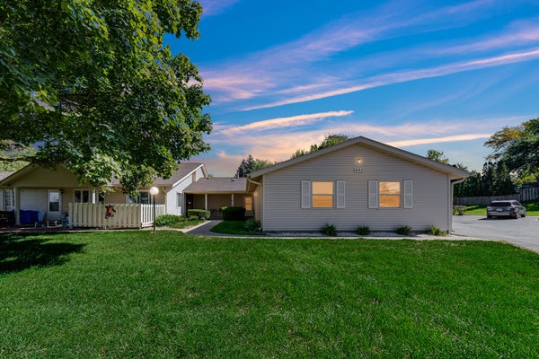 602 DEVONSHIRE CT APT D, MCHENRY, IL 60050 - Image b23486b7af59ea26dc6176cc4c7cc494/3935485427