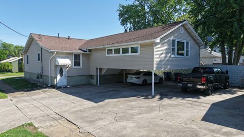 Tiny photo for 212 Mitchell Street, Benton, IL 62812 (MLS # 12623313)
