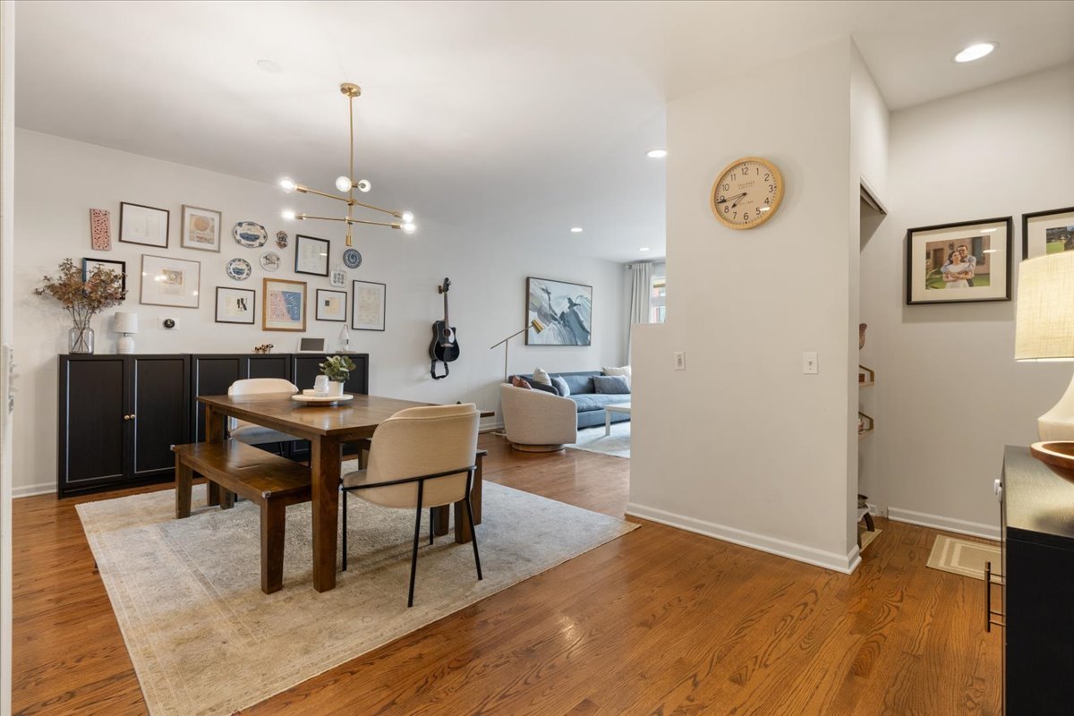 2040 W Belmont Avenue 302