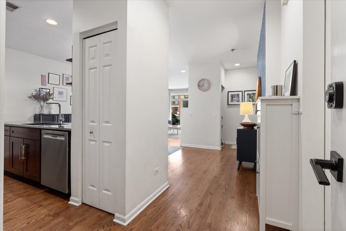 2040 W Belmont Avenue 302