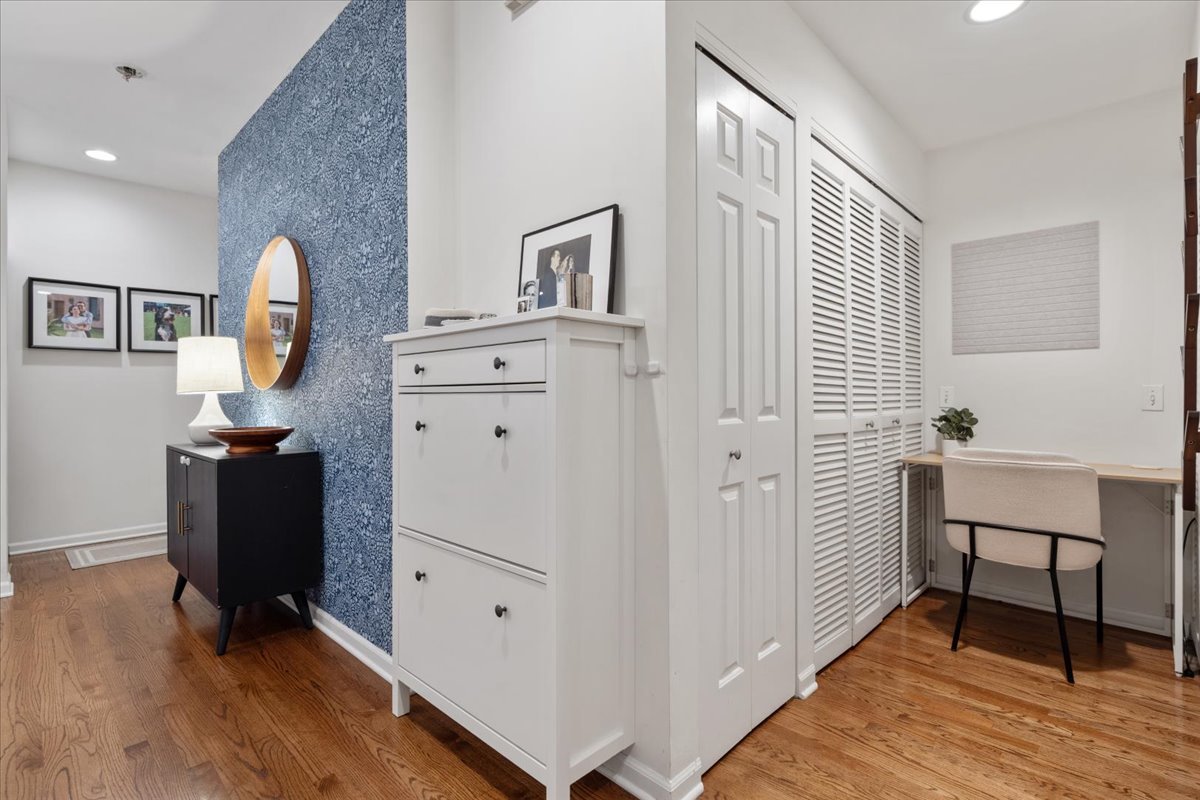 2040 W Belmont Avenue 302