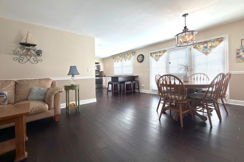 Tiny photo for 1819 W Thornwood Lane, Mount Prospect, IL 60056 (MLS # 12550101)