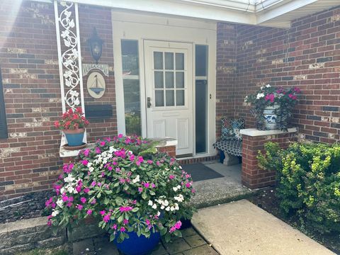 Tiny photo for 1819 W Thornwood Lane, Mount Prospect, IL 60056 (MLS # 12550101)