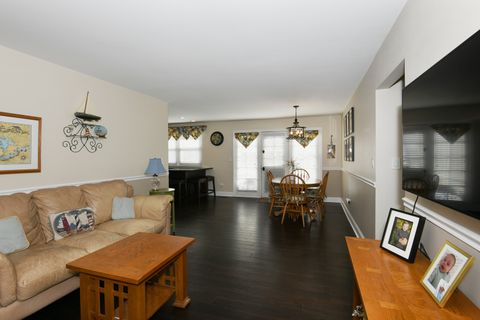 Tiny photo for 1819 W Thornwood Lane, Mount Prospect, IL 60056 (MLS # 12550101)