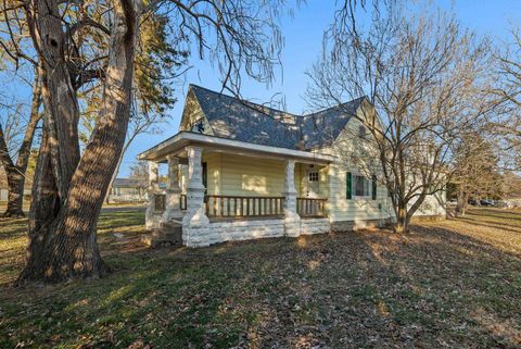 Tiny photo for 101 Marilyn Avenue, Centralia, IL 62801 (MLS # 100000343)