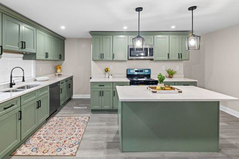 Tiny photo for 101 Marilyn Avenue, Centralia, IL 62801 (MLS # 100000343)