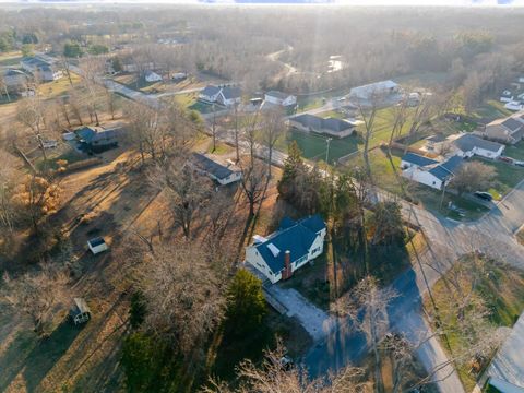 Tiny photo for 101 Marilyn Avenue, Centralia, IL 62801 (MLS # 100000343)