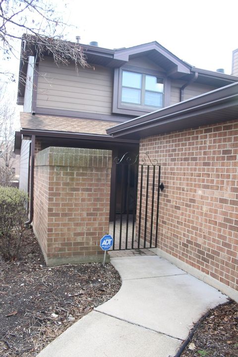 Photo of 15 Indian Trail Drive #15, Westmont, IL 60559 (MLS # 12563998)