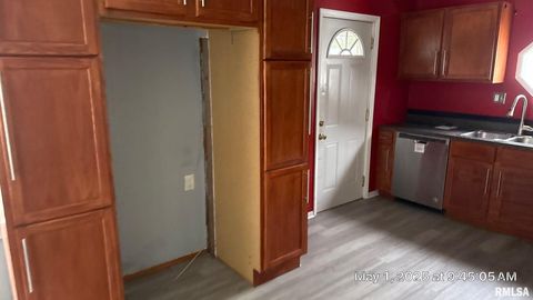 Tiny photo for 818 9TH Avenue, Silvis, IL 61282 (MLS # QC4266593)