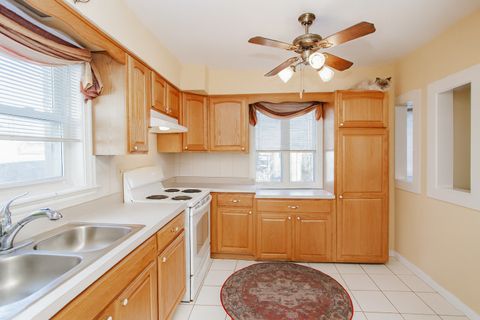 Tiny photo for 311 S Vine Avenue #E, Park Ridge, IL 60068 (MLS # 12544001)