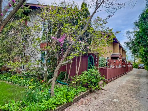 Photo of 311 S Vine Avenue #E, Park Ridge, IL 60068 (MLS # 12544001)