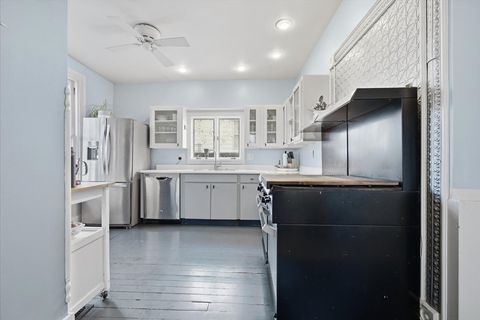 Tiny photo for 510 E Grove Street, Bloomington, IL 61701 (MLS # 12609474)