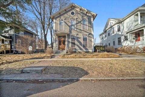 Tiny photo for 510 E Grove Street, Bloomington, IL 61701 (MLS # 12609474)