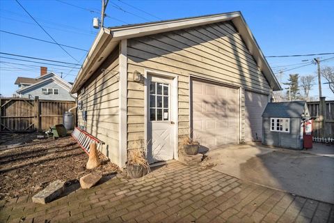 Tiny photo for 510 E Grove Street, Bloomington, IL 61701 (MLS # 12609474)