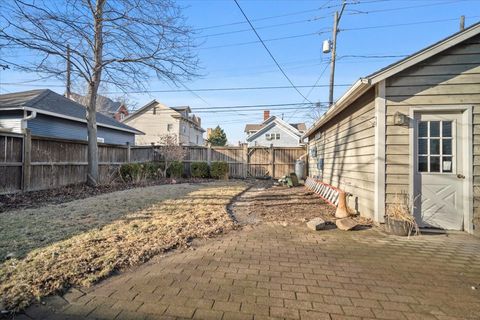 Tiny photo for 510 E Grove Street, Bloomington, IL 61701 (MLS # 12609474)