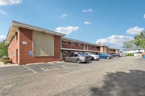 Tiny photo for 1119 E Algonquin Road #7, Arlington Heights, IL 60005 (MLS # 12497703)