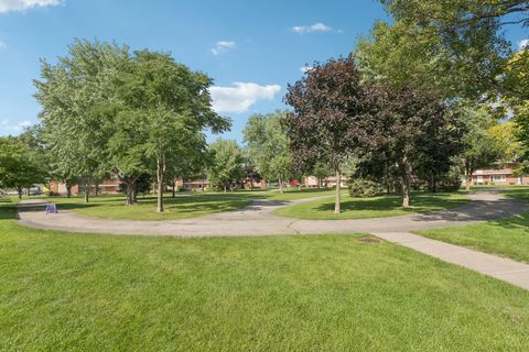 Tiny photo for 1119 E Algonquin Road #7, Arlington Heights, IL 60005 (MLS # 12497703)