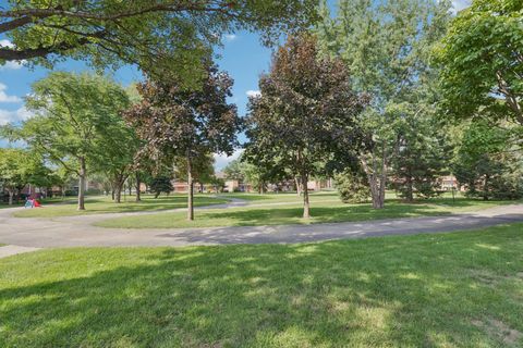 Tiny photo for 1119 E Algonquin Road #7, Arlington Heights, IL 60005 (MLS # 12497703)